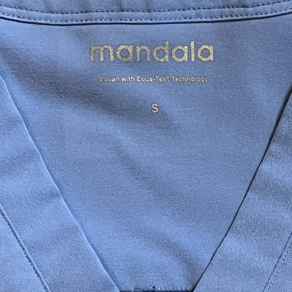 Mandala • Three Pocket Ceil Blue Scrub Top - S - Picture 5 of 9